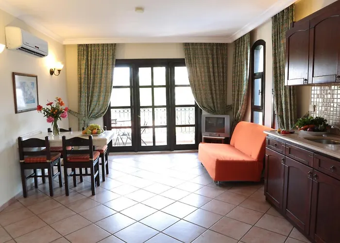 Club Turquoise 马尔马里斯